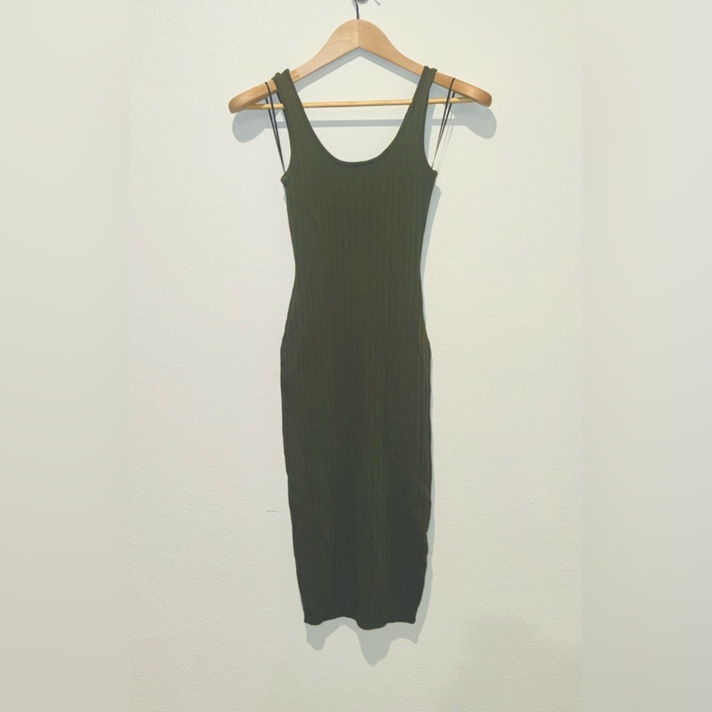 Hera Collection Olive Green Body-con Ribbed Midi Dress Size M 40 inches Long